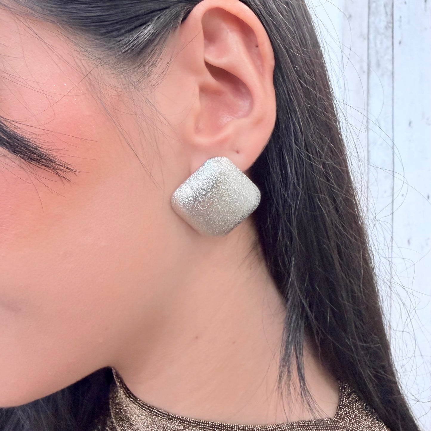 ORECCHINO QUADRATO SATINATO