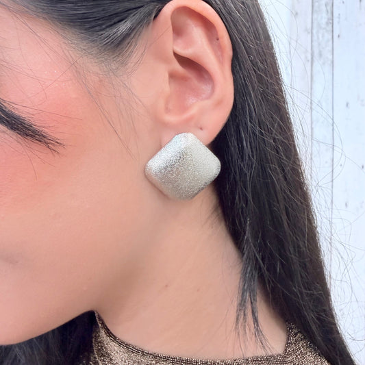 ORECCHINO QUADRATO SATINATO